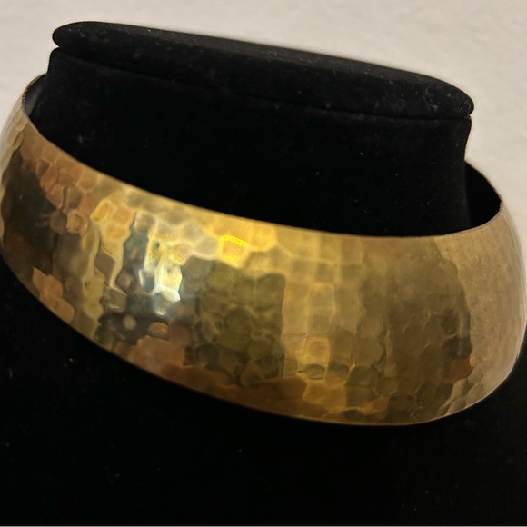 Elegant Hammered Metal Choker Necklace - Picture 5 of 7
